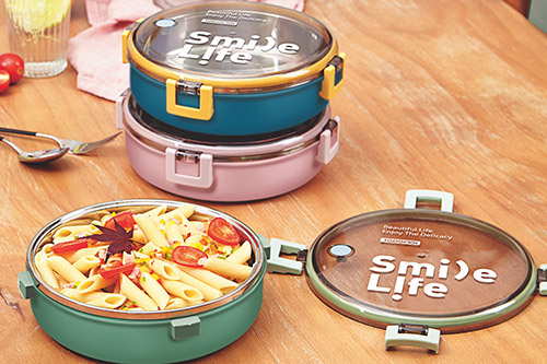 food containers with pasta and vegetables